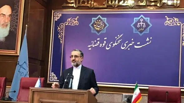 قاضی منصوری به خاک سپرده شد/ بازداشت یک مدیر پرسپولیس/ عفو یک محکوم محیط زیستی