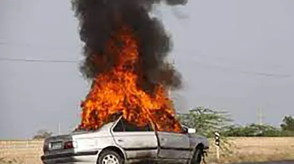 واژگونی و حریق خودروی حامل سوخت قاچاق در خواف جان راننده را گرفت