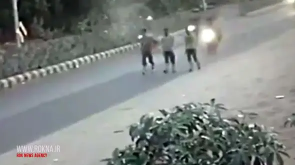 عاقبت لایی کشیدن موتورسیکلت از بین عابران پیاده + فیلم