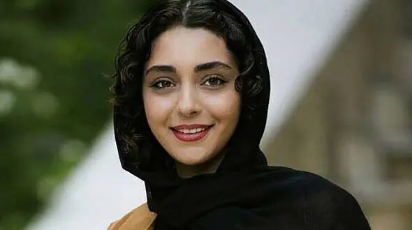 فیلم / هستی مهدوی‌فر بازیگر : صحنه خودکشی پدرمو دیدم رفتم پاهاشو گرفتم / پدر بدی بود بدجور کتکم میزد/ مامانم نبود وقتی بابام مرد از سرما رفتم خونه زن همسایه 