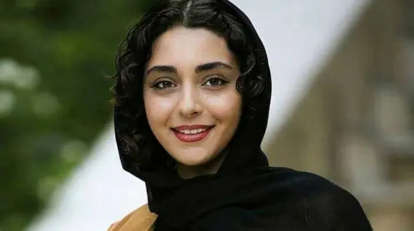 فیلم / هستی مهدوی‌فر بازیگر : صحنه خودکشی پدرمو دیدم رفتم پاهاشو گرفتم تا .../ پدر بدی بود بدجور کتکم میزد .../ مامانم نبود وقتی بابام مرد از سرما رفتم خونه زن همسایه ....