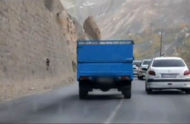 فیلم جنجالی از رانندگی پر خطر وانت نیسان در جاده/ پلیس متوقفش کرد