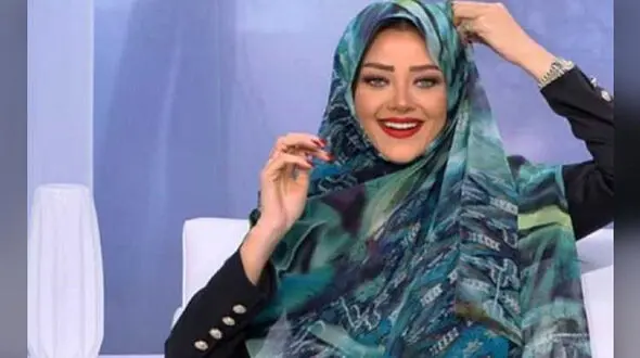 جنجالی که مجری بی حجاب به پا کرد + عکس