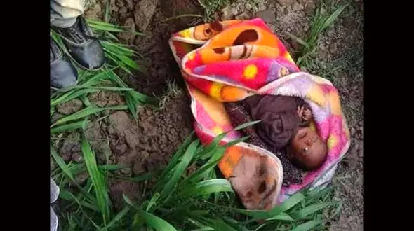 زنده به گور کردن  نوزاد به خاطر دستور یک جن!+عکس