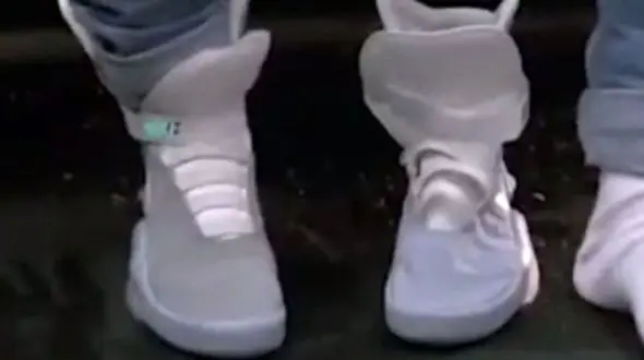 بستن بند کفش بدون دخالت دست + فیلم