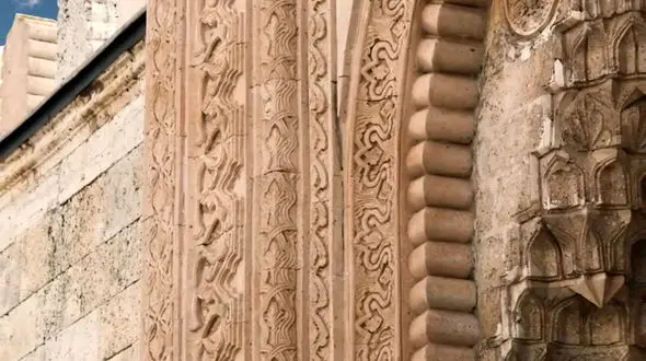 از حرکت کردن معماری ایرانی تا شکل دادن قالب یخ