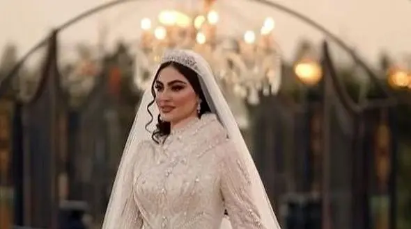 فیلم / اوج تجمل و شکوه در لباس عروس مریم مومن / از  لحظه آماده‌سازی لباس عروس دختر زیبای سینما تا  گلدوزی‌های برجسته در بالاتنه و دامنی با دنباله‌دار و  پفی ملایم ...