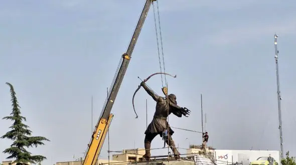 جشن تیرگان و روزی به یاد فداکاری آرش کمانگیر / مجسمه آرش هفته آینده نورپردازی می شود + فیلم