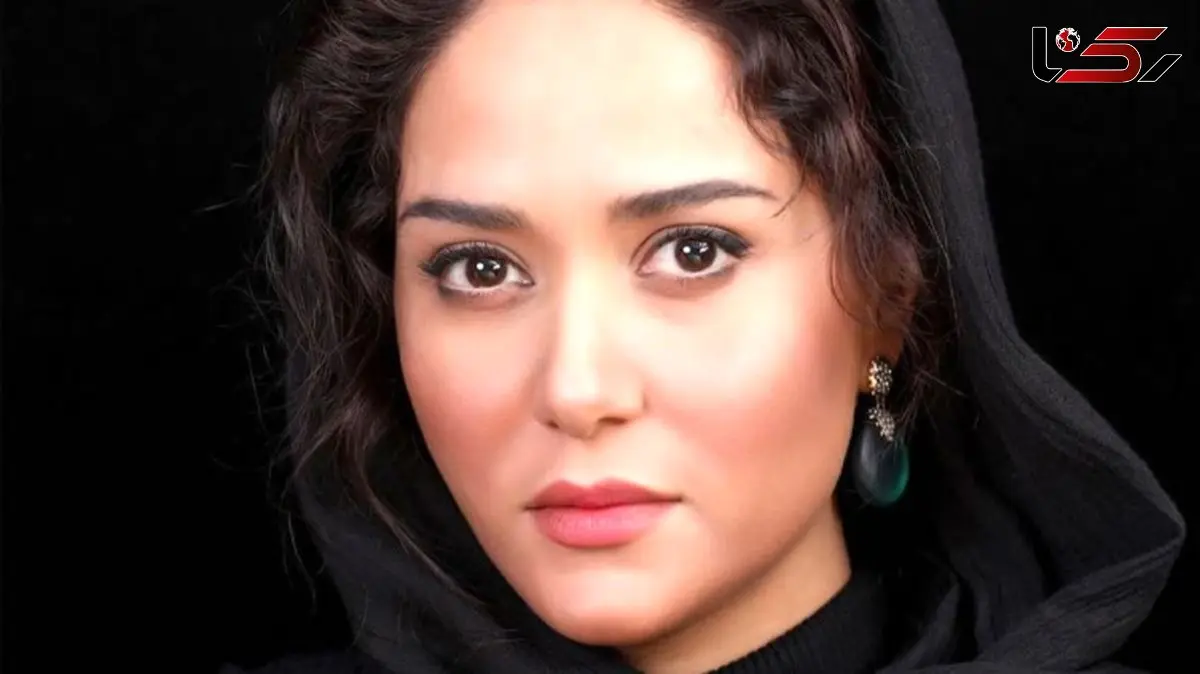 عکس / نوشته سنگ مزار  پدر پریناز ایزدیار با شعر حافظ / نمای زیبای امامزاده و سنگ قبر پدر خانم بازیگر در یک قاب