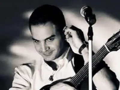 دانلود آهنگ باشکوه محسن یگانه / رد پاهات توی برف چه تماشایی شده