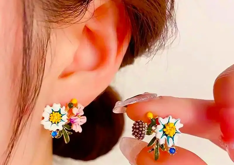 گوشواره طرح گل شیک