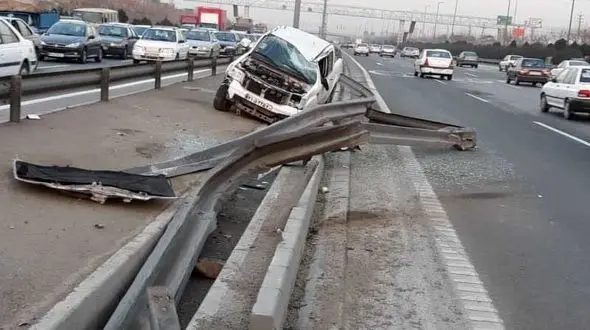 8 عکس از تصادف خودروها با گاردریل های بزرگراه آزادگان