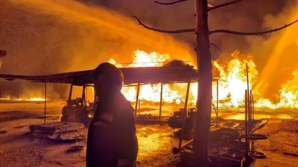 آتش مهیب در قلب صنعت اصفهان / پنج کارخانه در شعله‌ها سوختند!