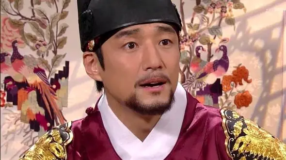 عکس لباس عروس زن واقعی امپراتور سریال دونگی ! / چه زن جذابی دارد !