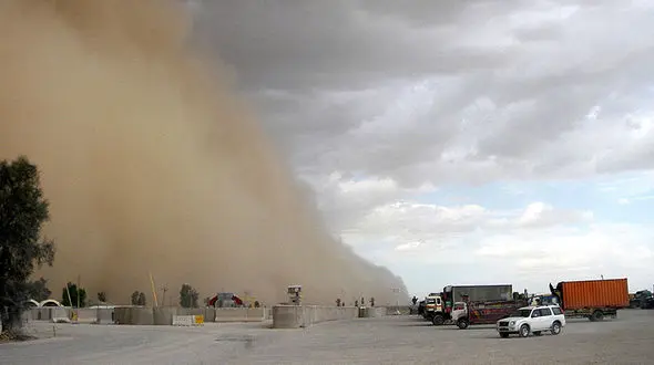 تصادف زنجیره ای بر اثر توفان شن شاهرود