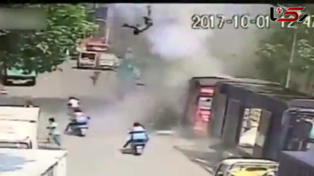 پرواز یک مرد در آسمان با انفجار گاز + فیلم