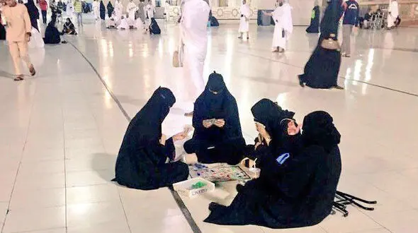 کثافت کاری زنان در مسجدالحرام! + عکس