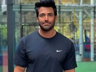 (ویدیو) پراکشن نوازی محمدرضا گلزار در ورزشگاه دبی/ تشویق و سوت و جیغ حاضران