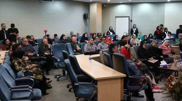 از گروه‌های تئاتری نابینا حمایت می‌کنیم / بهزاد فراهانی: به خلق درام دست بزنید + عکس