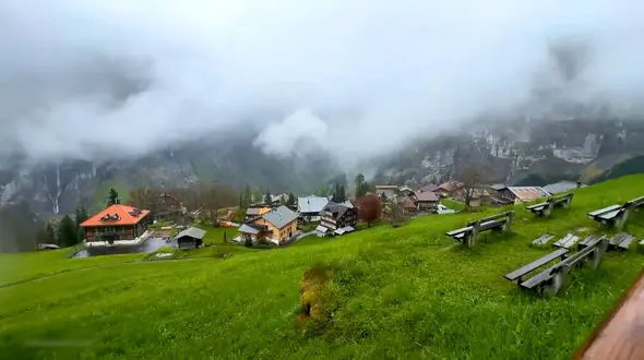 نماهنگ بی کلام آرامش بخش و پیاده روی در روستایی سوئیس + فیلم 