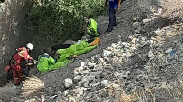 سقوط دختر چتر باز به دره  + جزئیات 