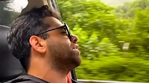 آواز باشکوه رضا بهرام تو سفر شمال  / ای ماه من از قلب شب نرو حین رانندگی خوند!