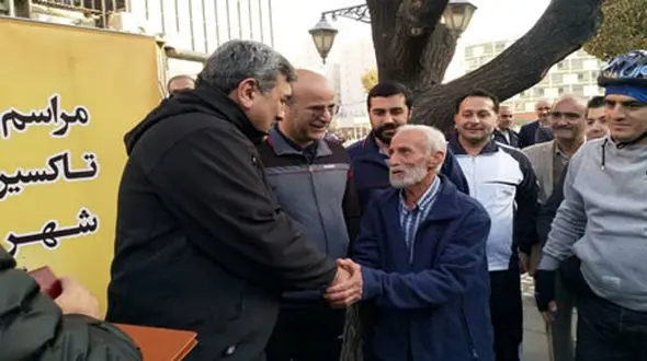 تقدیر شهردار تهران از راننده تاکسی امانتدار + عکس