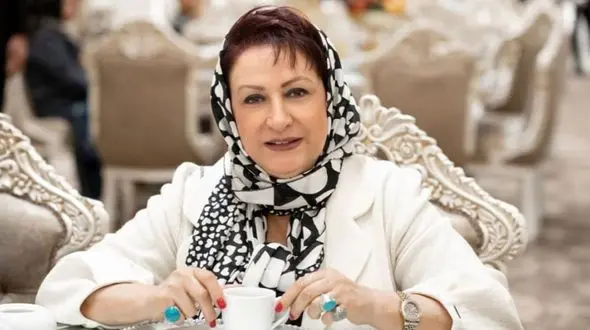 فیلم / نگاهی به چیدمان جذاب  خانه زیبا و شیک مریم امیرجلالی / از مبلمان چوبی ساده تا فرش های خوش رنگ !