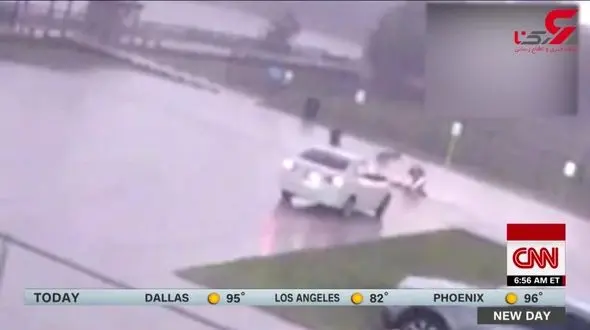 رعد و برق پسر جوان را وسط خیابان خشک کرد + فیلم حادثه