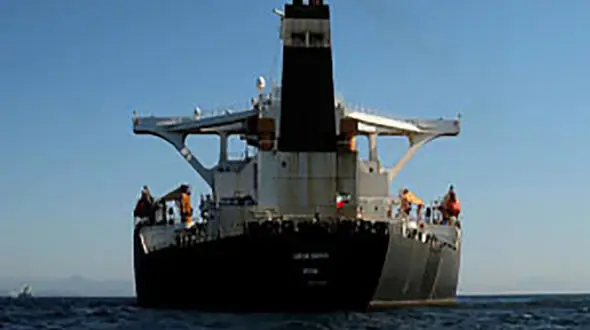 نقص فنی نفتکش ایرانی در دریای سرخ