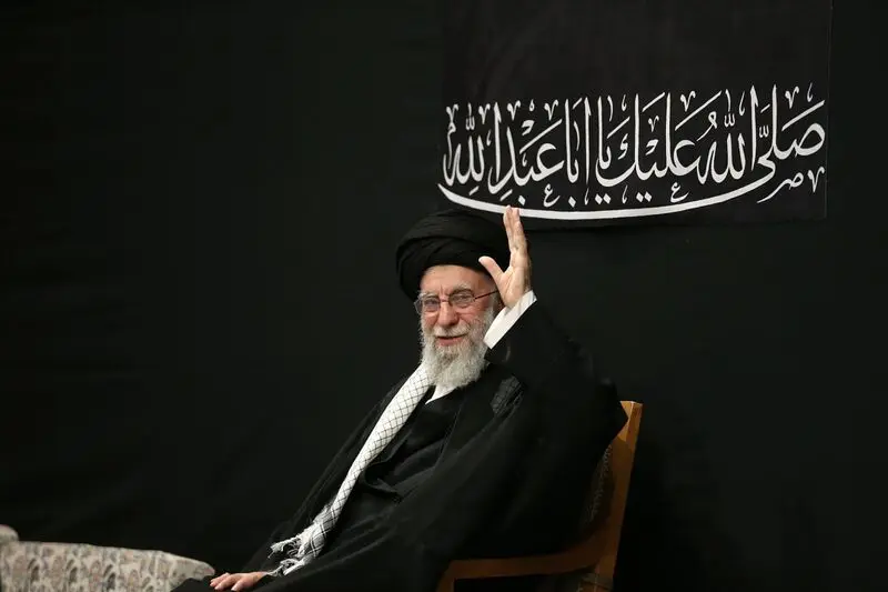 رهبر انقلاب در شب عاشورا