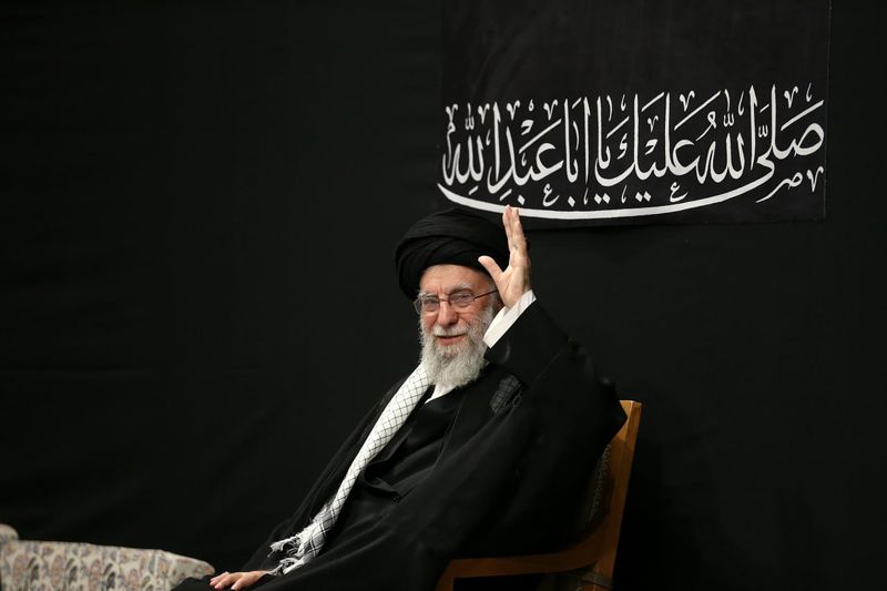 رهبر انقلاب در شب عاشورا