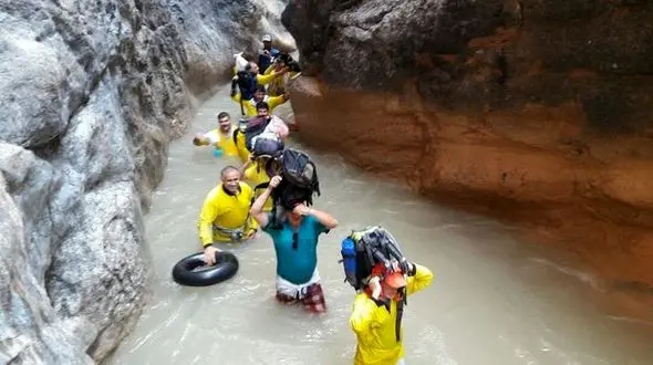 سرنوشت مبهم 8 گردشگر در تنگه هلت پلدختر 