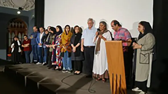  ماجرای غم‌انگیز زن سرخ پوش میدان فردوسی روی پرده سینما 