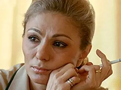 عکس سفر در زمان / چیدمان اتاق خواب پر زرق و برق فرح پهلوی / از فرش ابریشم اصیل ایرانی تا خوشرنگی محیط خوابش