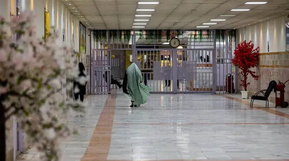 مشروبات الکلی دست‌ساز در بند زنان  سیاسی زندان اوین / برای نرگس محمدی از فرانسه لباس می‌آمد 