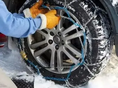 چگونه زنجیر چرخ ماشین را در عرض چند دقیقه ببندیم؟