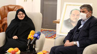  دیدار رئیس سازمان انرژی اتمی با خانواده شهید علی محمدی