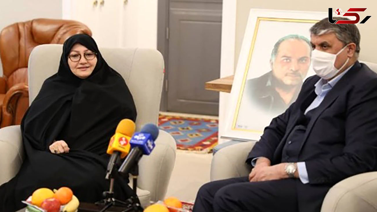  دیدار رئیس سازمان انرژی اتمی با خانواده شهید علی محمدی