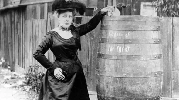 این شیرزن  به خاطر پولدار شدن دست به کار عجیب و خطرناکی زد +عکس
