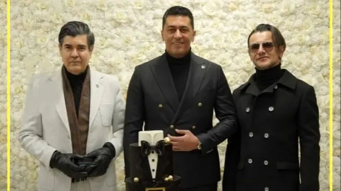 اسکورت ویژه امین حیایی و سالار عقیلی با خودرو بی ام و برای حضور در مراسم افتتاحیه پرطمطراق برند لاکچری پوشاک جواد عزتی، پارسا پیروزفر ، بهرام افشاری و دیگر بازیگران در ارومیه