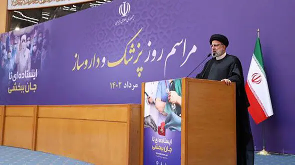 زمینه مهاجرت معکوس پزشکان فراهم است/ در سفرها ترجیح دادم تجهیزات پزشکی ببرم که جوانان ما تولید کرده‌اند