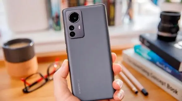 قیمت گوشی موبایل از دسترس خارج شد / قیمت ها در بازار بالا کشید!