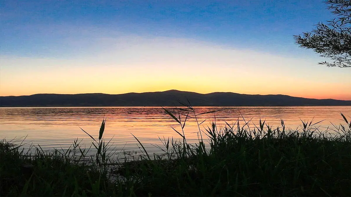 غروب پاییزی مریوان و دریاچه زرێبار