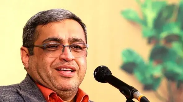 فیلم / مردها همشون عین همن زیاد سخت نگیرید / سعید عزیزی: تو هواپیما خوابم برده بود مهماندار گفت میشه نخوابی مردم میترسن 