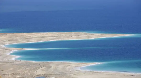 عکس / در این دریا کسی غرق نمی شود !