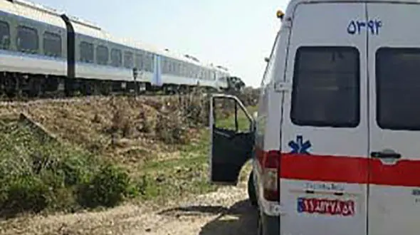 زخمی شدن عابر پیاده جوان در برخورد با قطار / در نکا رخ داد