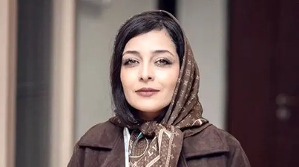 آرایش غلیظ ساره بیات از نمای فوق نزدیک / با  ابروهای پُر جلوه‌ خاصی داذه !