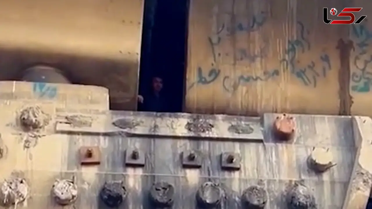 عجیب اما واقعی! / ‌زن و مردی که برای شارژ موبایل لای پل صدر تهران گیر کردند!