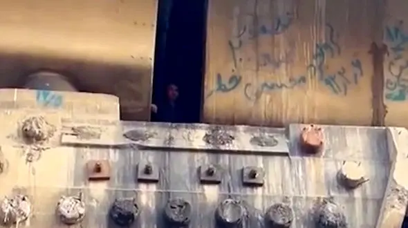 عجیب اما واقعی! / ‌زن و مردی که برای شارژ موبایل لای پل صدر تهران گیر کردند!